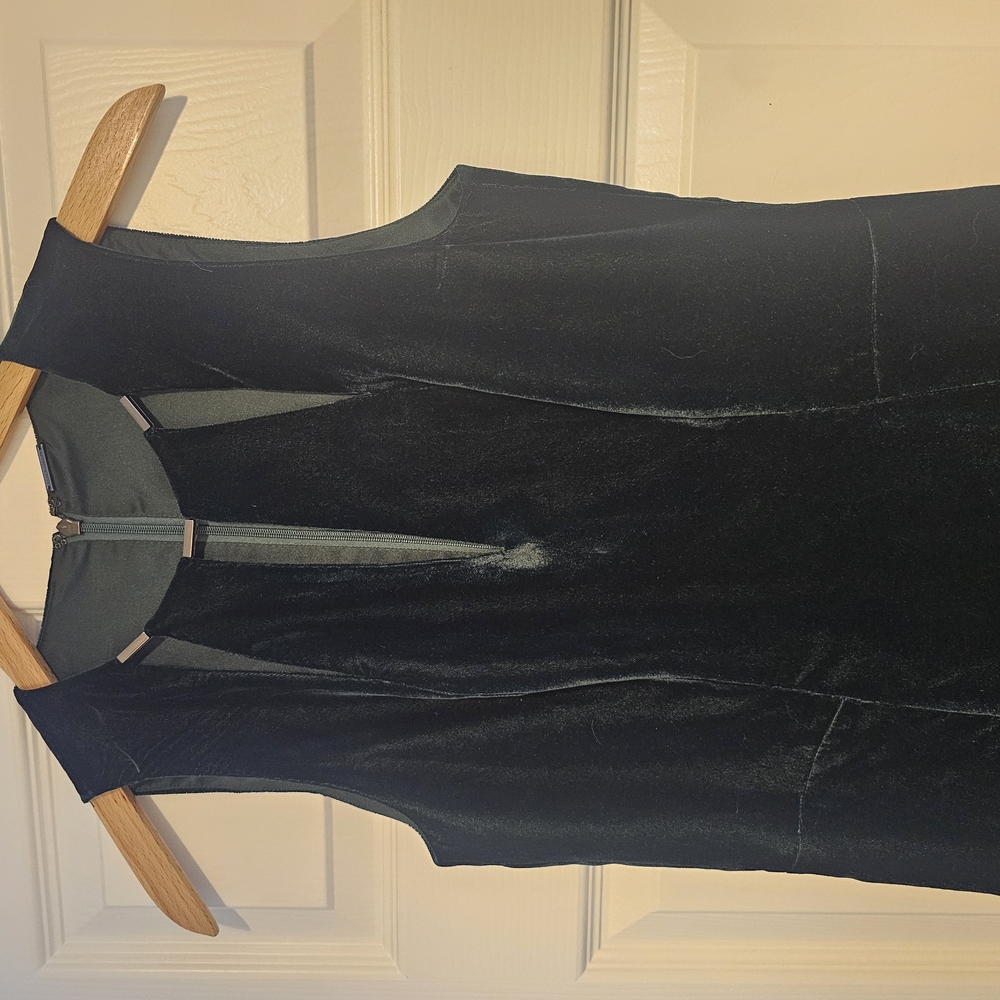 Elie Tahari Black Sleeveless V-Neck Sheath Dress
